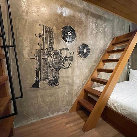 Central Old Town Cottage Банкок Екстериор снимка