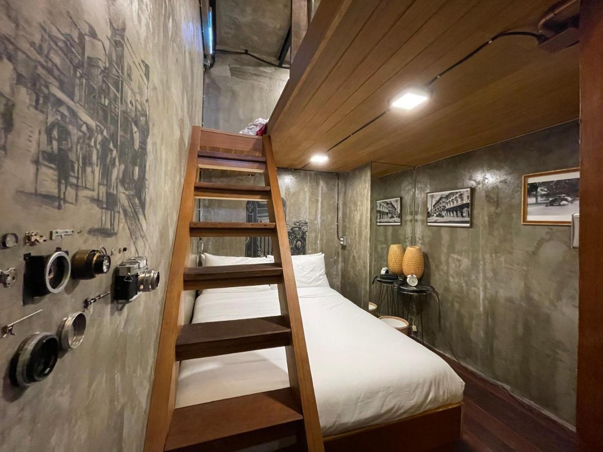 Central Old Town Cottage Банкок Екстериор снимка
