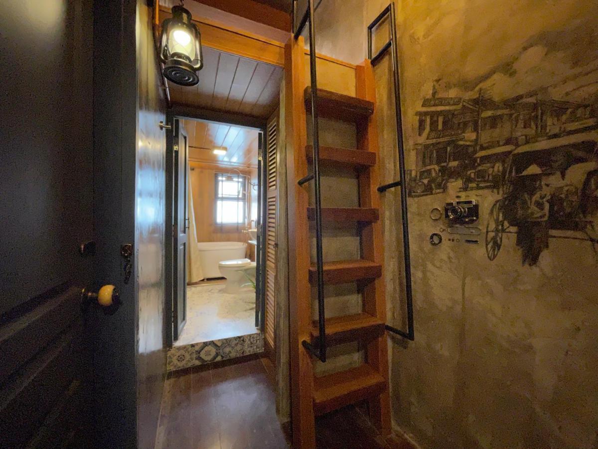 Central Old Town Cottage Банкок Екстериор снимка