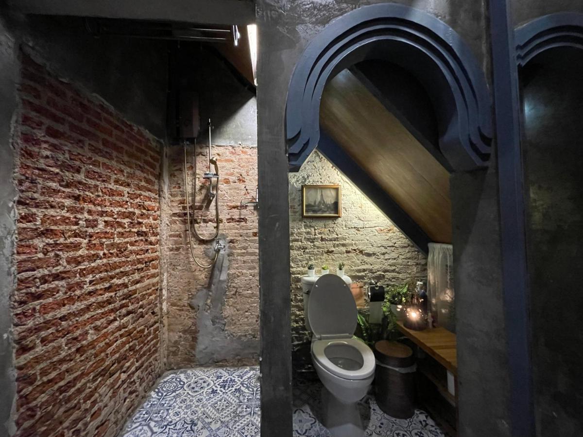 Central Old Town Cottage Банкок Екстериор снимка