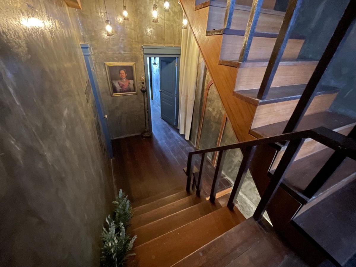 Central Old Town Cottage Банкок Екстериор снимка