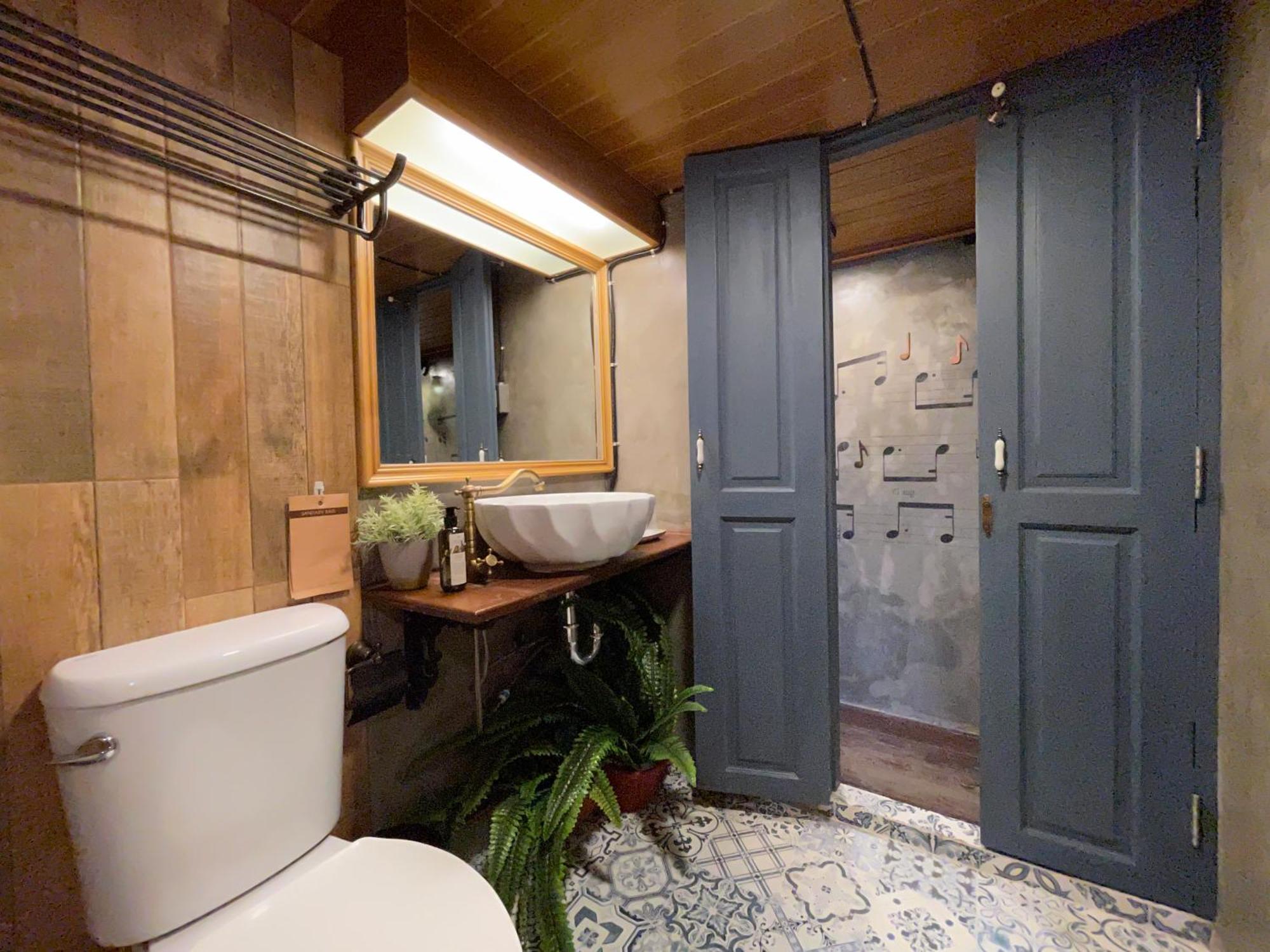 Central Old Town Cottage Банкок Екстериор снимка
