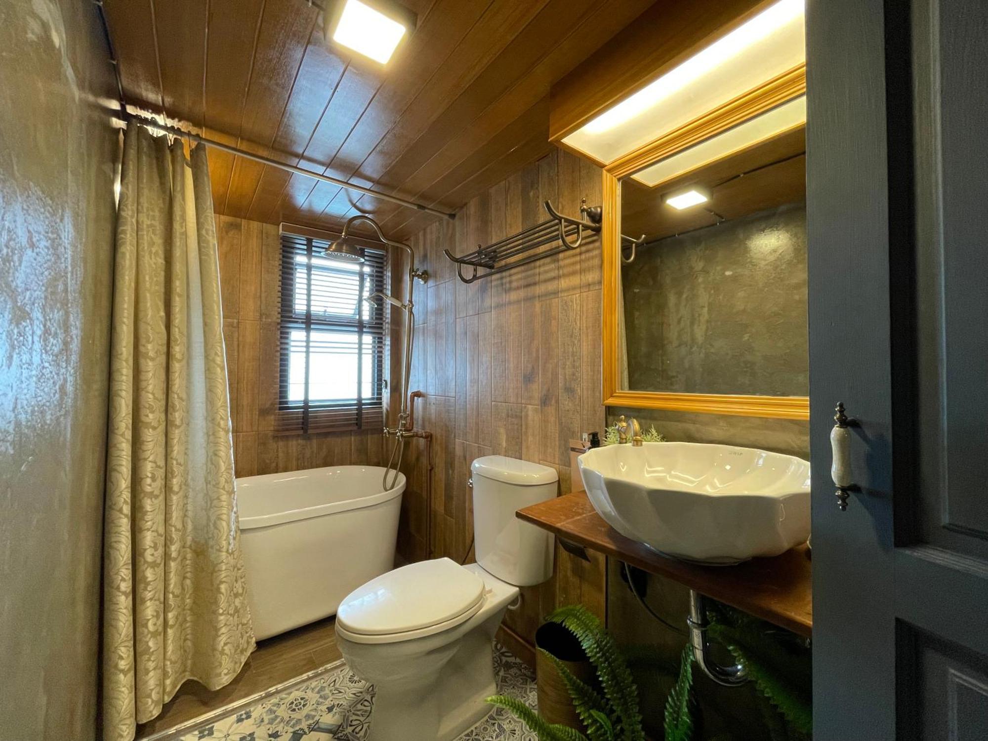 Central Old Town Cottage Банкок Екстериор снимка