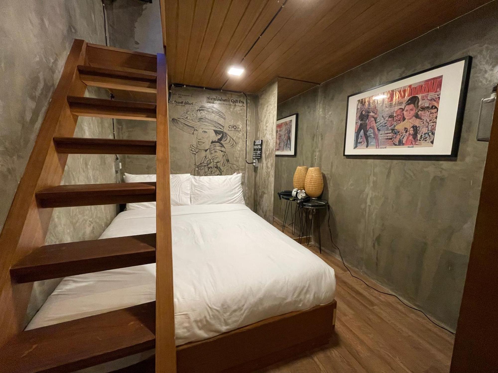 Central Old Town Cottage Банкок Екстериор снимка