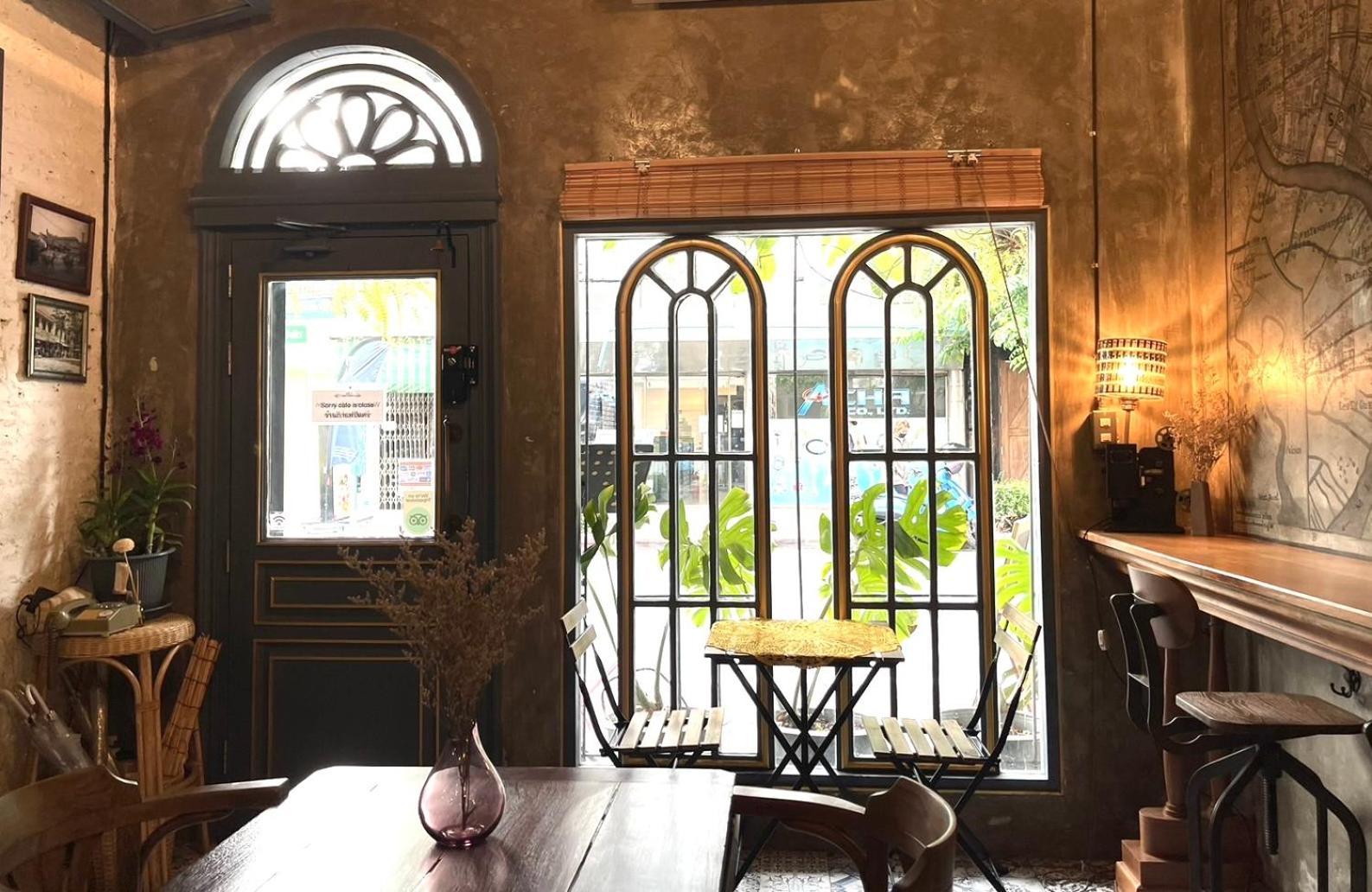 Central Old Town Cottage Банкок Екстериор снимка